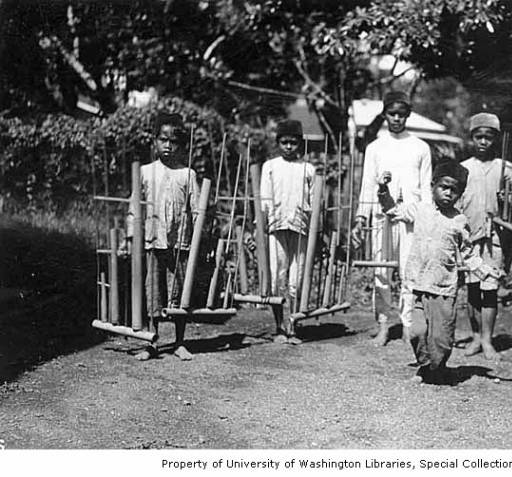 Wright's Photo: Group of boys with bamboo instruments called angklung, Java, ca. 1921 (University of Washington Libraries). 