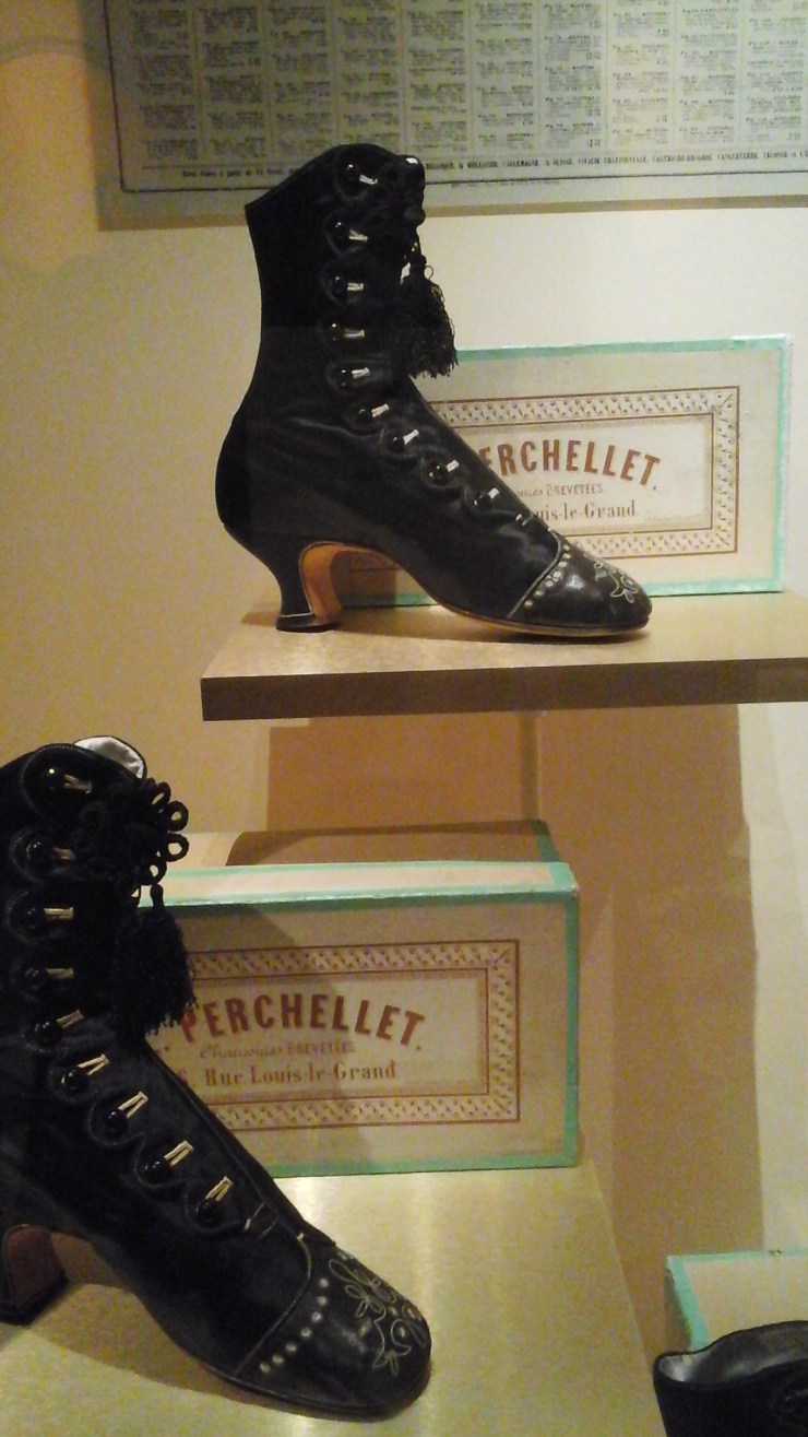 The industrialization of shoemaking introduced a variety of formidable and fashionable footwear at different price points. The sewing machine additionally allowed for the mass production of shoes, allowing for product consistency at an accessible price, which were sold in department stores. 